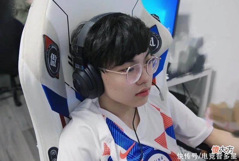 【游戏迷】S5的LGD回来了？新中单长的像GODV，AD阿萨姆竟然像Imp