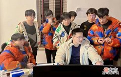 【游戏世界】XYG掉入A组,张大仙心态崩了:沉默数分钟,干涉赛训付出了代价!