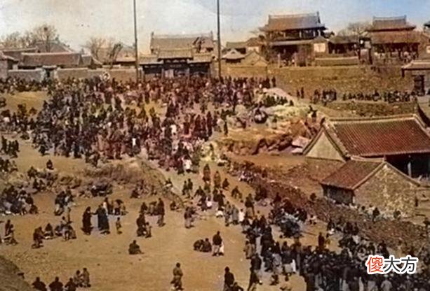 【历史故事】老照片：清末时的山东，图3是青岛海滨的欧式建筑，图8是大明湖畔