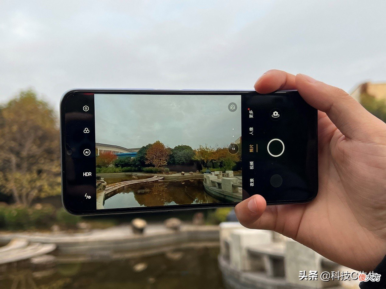 一千多块买什么5G手机好 一千多块的5g手机那款好
