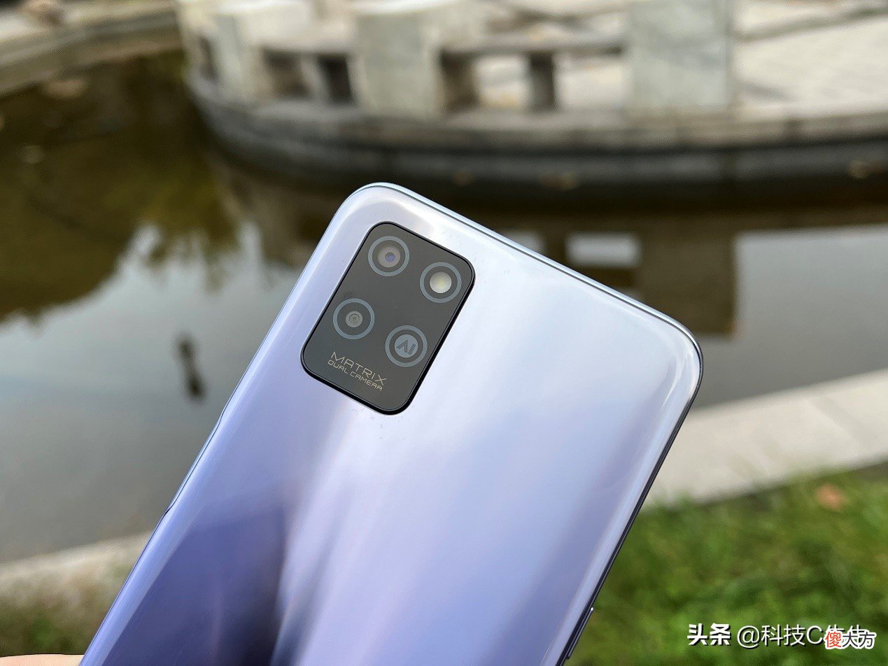 一千多块买什么5G手机好 一千多块的5g手机那款好