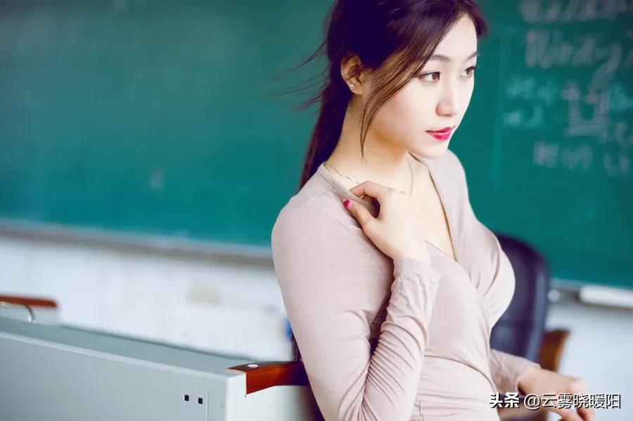 表弟说他们学校新分来了一批大学生，其中女教师有五个，男教师有两个