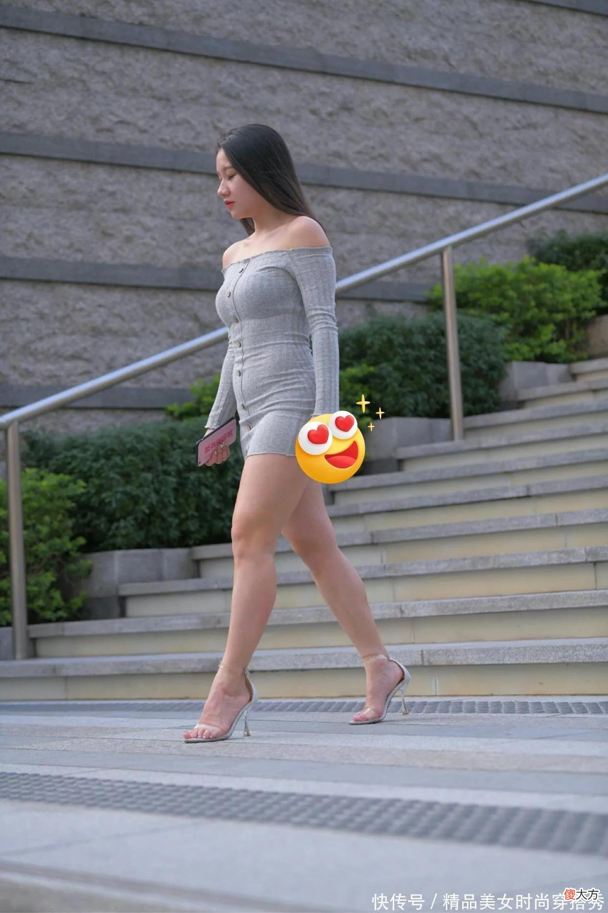 【时尚一点】烟灰色长袖抹胸包臀裙，搭配高跟凉鞋勾勒出女性曲线美，有御姐范，性感迷人