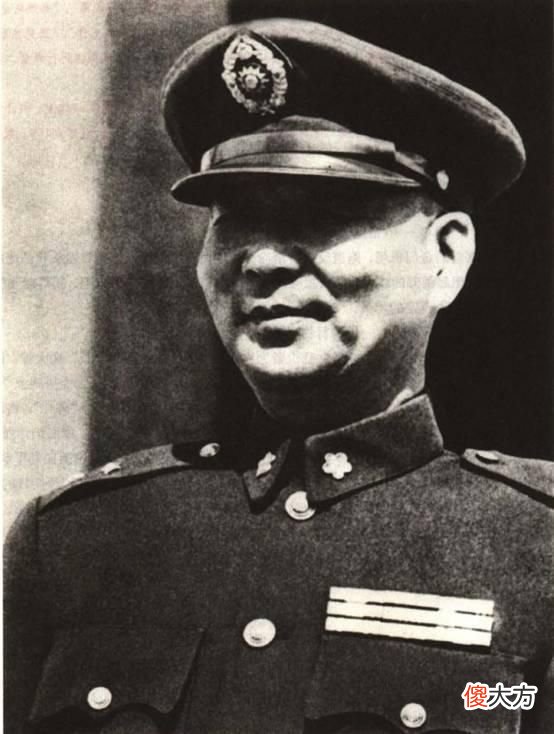 【历史故事】粟裕提醒“别招惹胡琏”，许世友气哼哼挂了电话，痛打胡琏