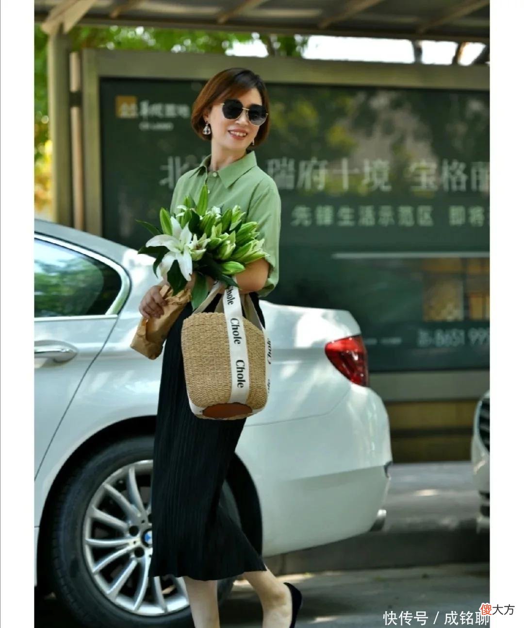 【就爱时尚】五六十岁的女性，穿搭能做到这几点，不仅可以提升气质，还显年轻