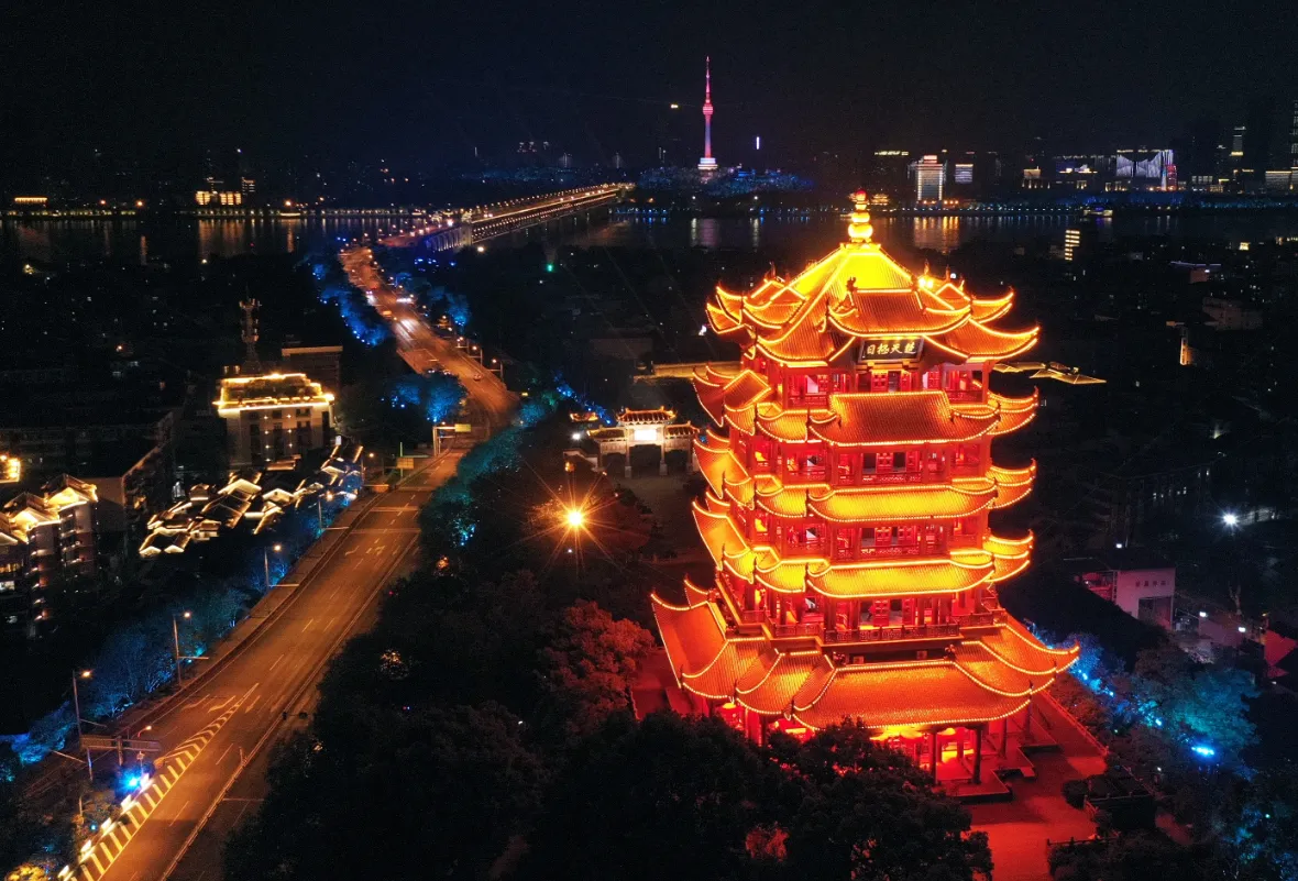 你不是在广州吗?什么时候到武汉去了,亲戚群里,二姨在问小舅家鑫仔