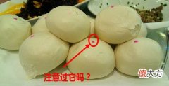 长出白毛和粉色斑点的米饭 大米饭长粉色的毛