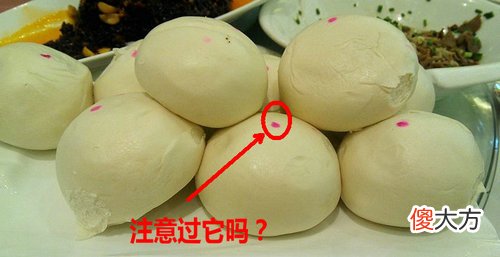 长出白毛和粉色斑点的米饭 大米饭长粉色的毛