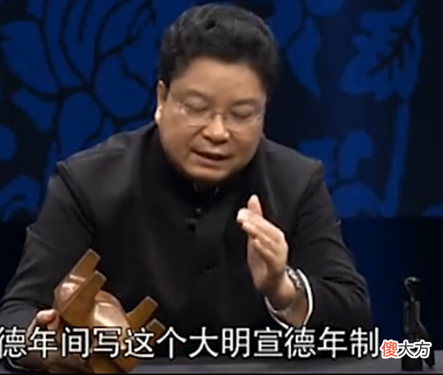 【历史故事】家里拆迁挖出一个炉子,老夫妇不知如何是好,1万元卖给挖机小伙