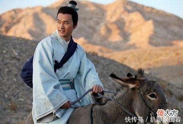 【历史故事】古代赶考书生盘缠丰厚，为啥土匪不敢打劫？看腰间绑的旗子就懂了