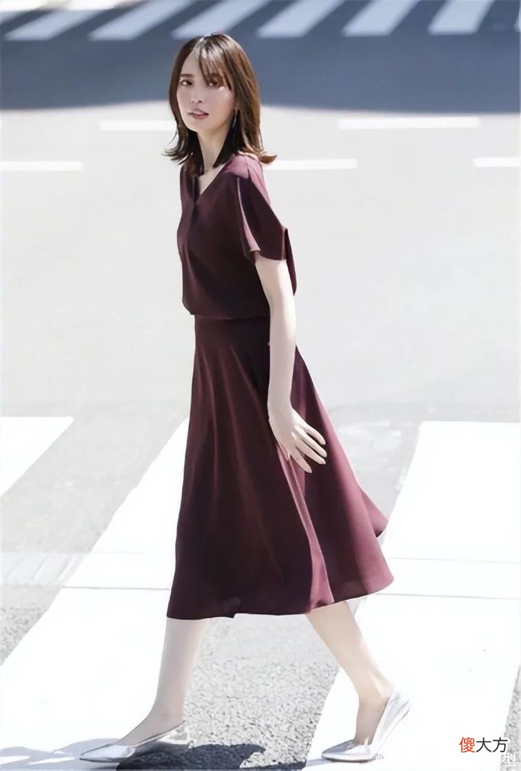 【时尚一点】女人过了40岁后，想要保持优雅气质，建议借鉴一下日系高级感穿搭