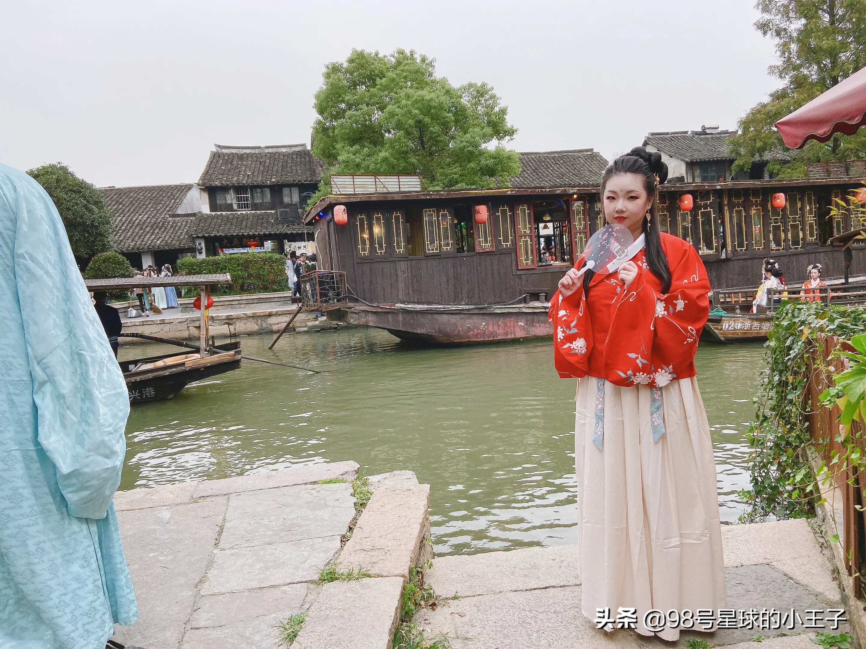 汉服潜在消费者达4亿 汉服最近特别的火，尤其是是国家现在大力推广传统文化