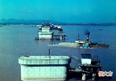 【爱历史】老照片：60年代的南京长江大桥，通车时118辆坦克压过完好无损