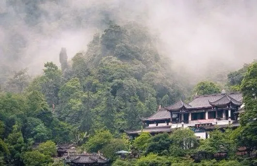 随着生活水平的提高，家家户户都买得起车，甚至很多地方人均一辆车，有了车以后