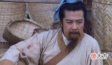 【历史故事】一向机警的刘备，为何会选择与张飞结为兄弟，原因令人深思