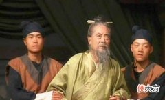 【爱历史】刘备在徐州和荆州时，徐州牧与荆州牧都病故，这其中有问题？