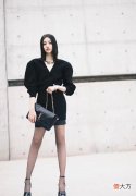 【时尚一点】西装裙原来还能这么穿，看懂了才知道款式多重要，真得好好学学