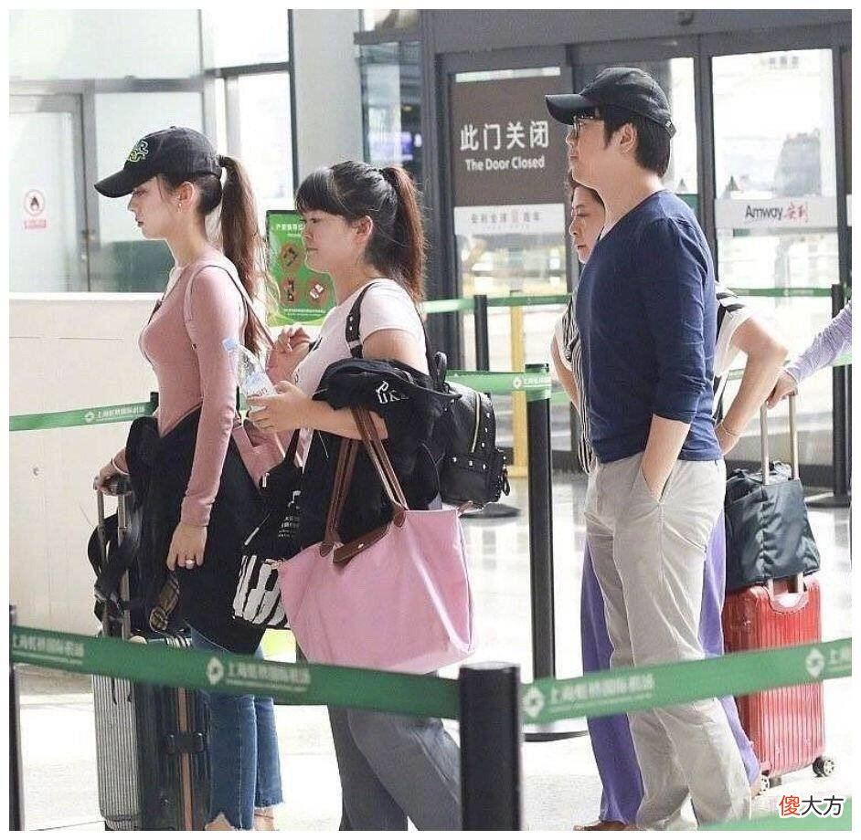 【就爱时尚】吉娜真的是针织衫大师，网友吐槽她的审美需要提高