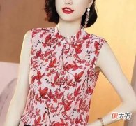 【时尚一点】40岁再不打扮真成大妈，穿“嫣红”醋栗衫，像28岁还有女人味