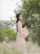 【时尚一点】充满中国风特色的汉服令美女那优雅的气质更上一层，唯美端庄的样子是那么的