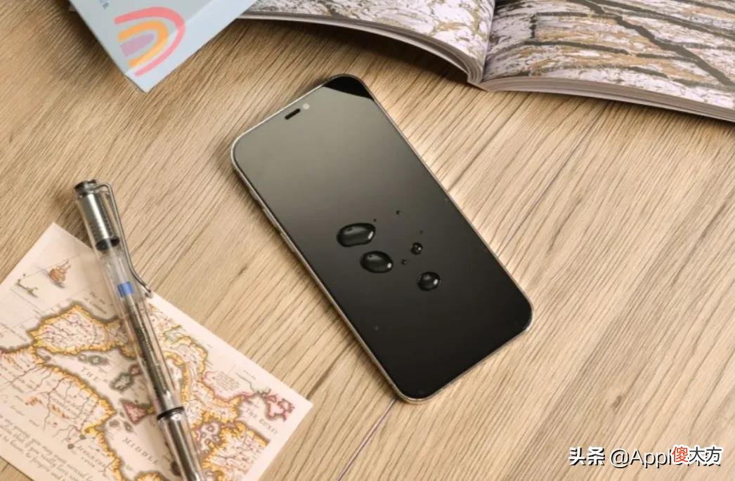 究竟是什么原因，让我选择了给手机贴一块好的钢化膜？