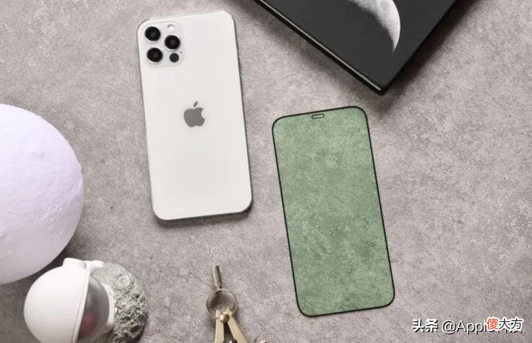 究竟是什么原因，让我选择了给手机贴一块好的钢化膜？