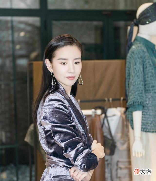 【就爱时尚】董洁的职场穿搭，简约大方，尽显女人味