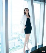 【时尚一点】戚薇的穿搭时尚穿搭，一字肩波点上衣+包臀裙