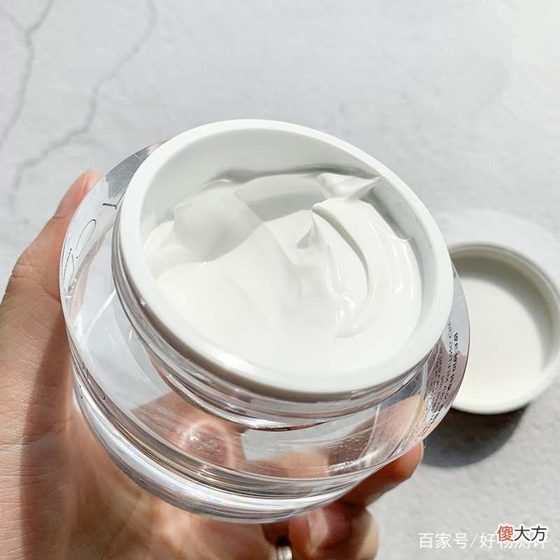 懒人亲妈！一分钟就能美美出门的素颜霜~