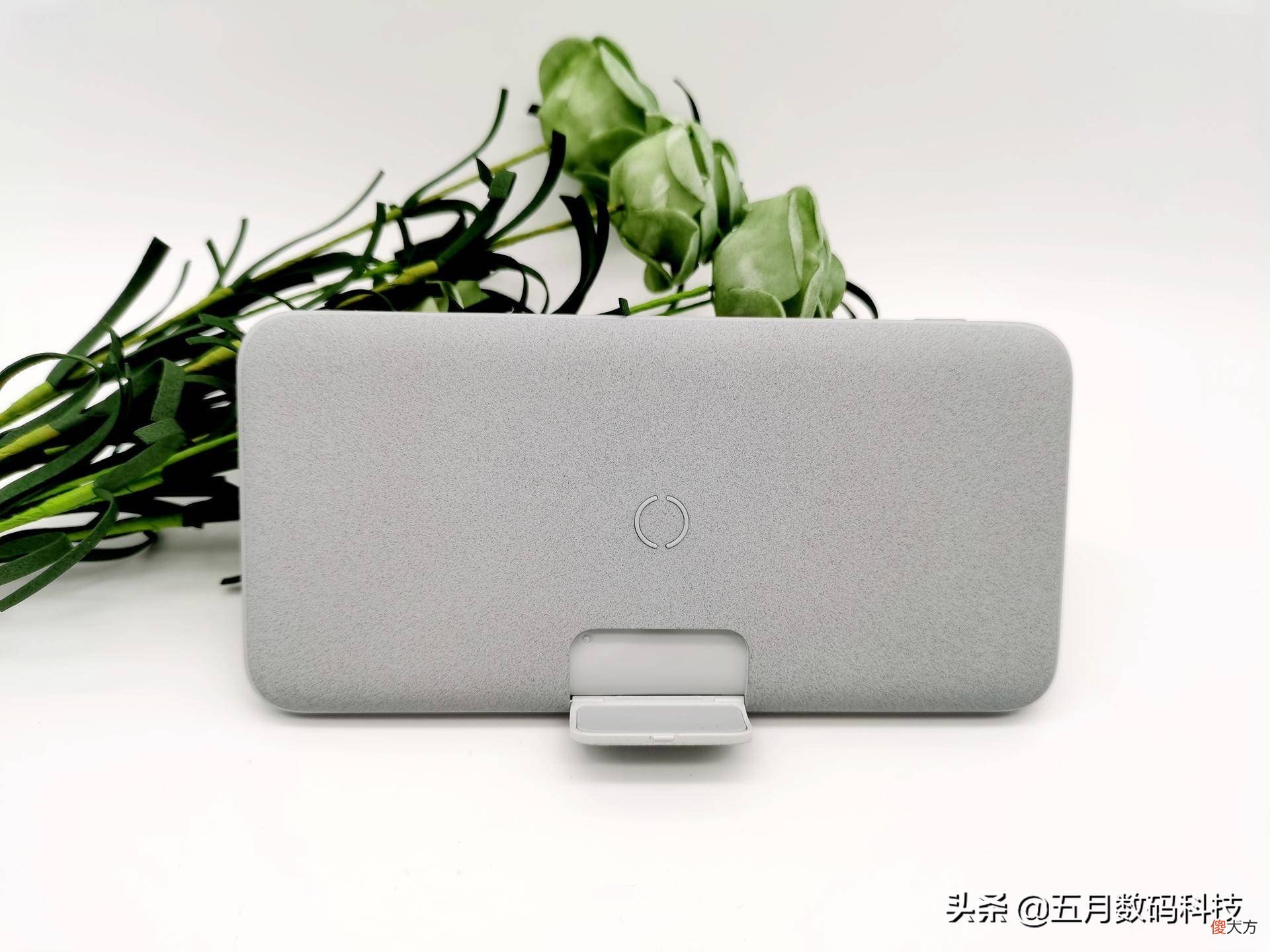 华为手机进行无线充电的充电宝 华为手机无线充电宝
