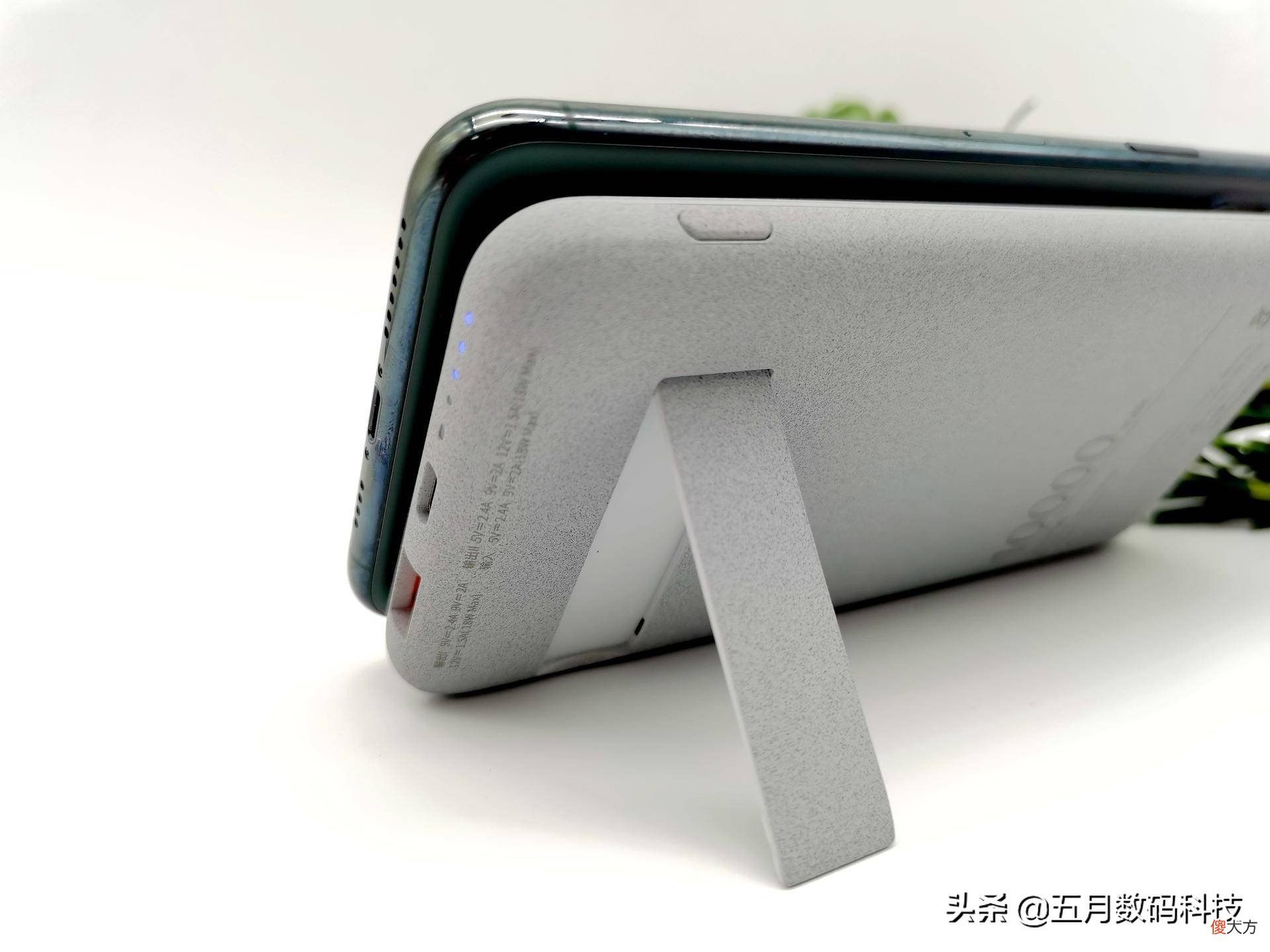 华为手机进行无线充电的充电宝 华为手机无线充电宝