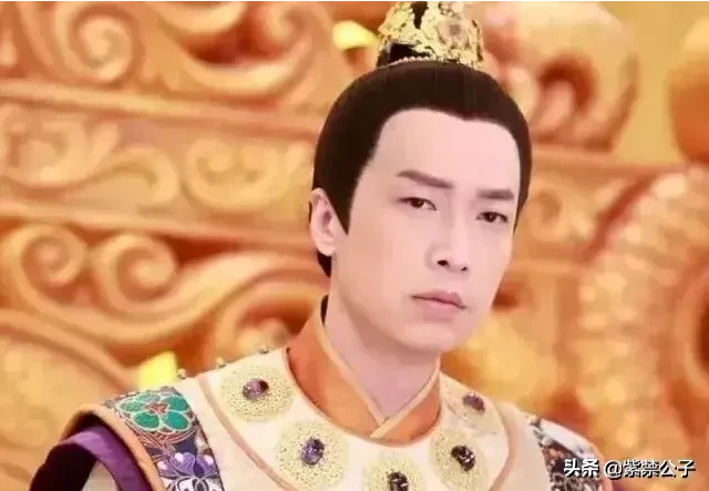 公元696年，步入晚年的武则天身疲倦怠，又耽于修建佛寺铸造九鼎