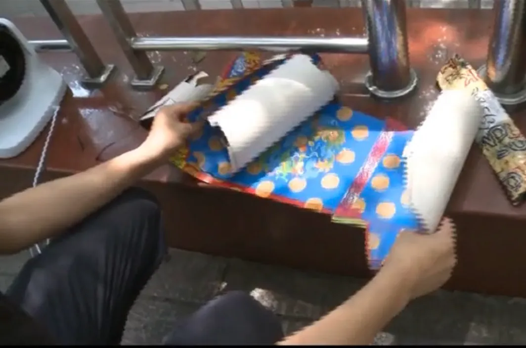 重庆，徐先生近日碰上了一件令人发指的事情，当天他突然收到了一份快递