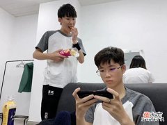 【游戏迷】久诚真的长大了!送“FMVP签名”不忘记久哲和老林,备注是亮点!