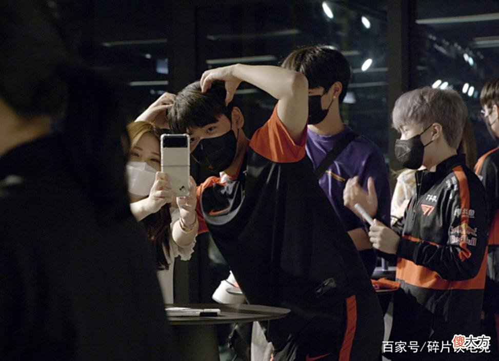 【游戏世界】嘴不硬了？T1拿下23连胜追平LCK纪录，Keria接受采访态度让人意外