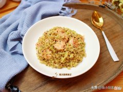 晚餐只吃一盘炒饭 晚饭只吃一碗饭