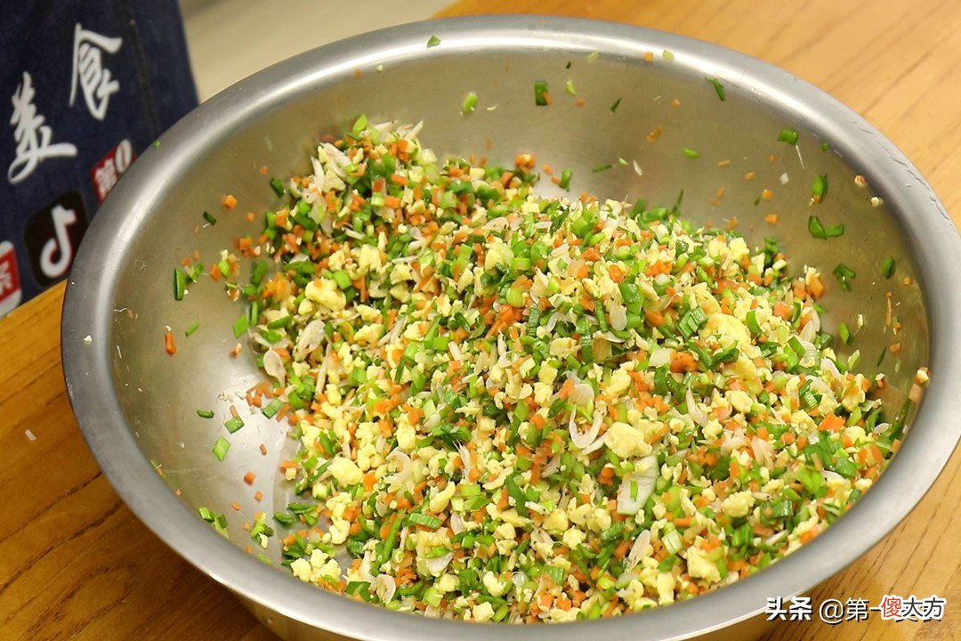 韭菜鸡蛋馅饺子这么调 韭菜鸡蛋馅饺子馅怎么调?