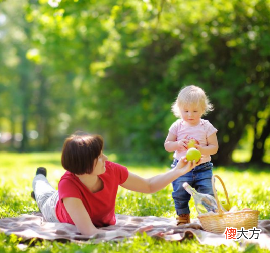 女孩的身高跟第一次来例假的时间有关系吗 女孩子的身高和先后来月经有没有关系
