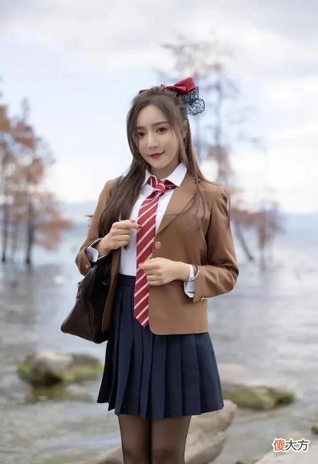 【时尚一点】成熟性感系美女，穿上jk装，你觉得如何