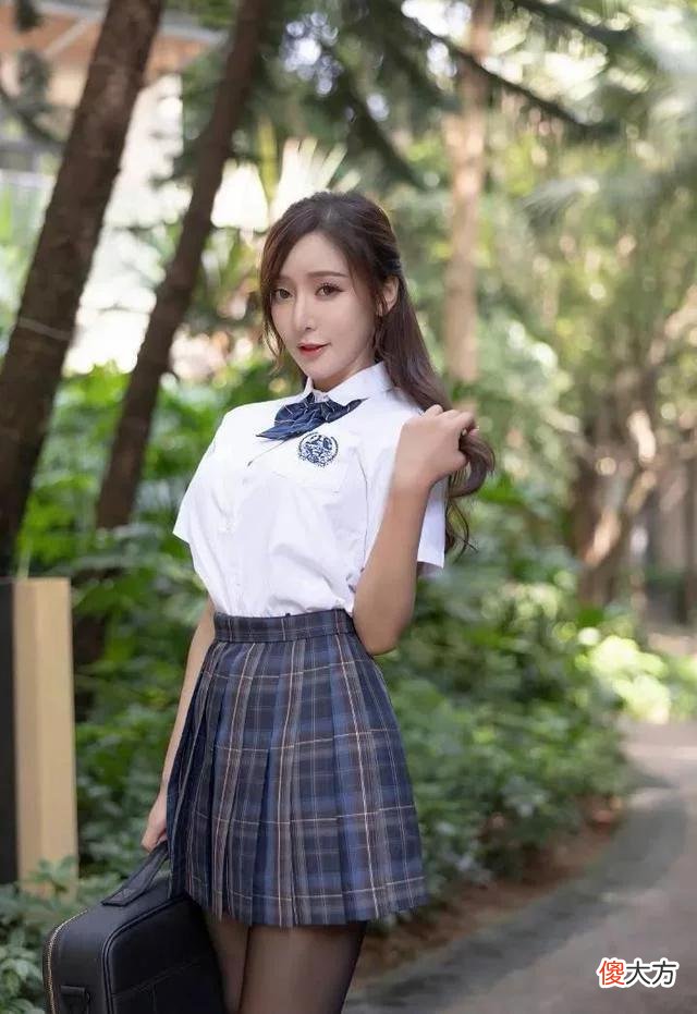 【时尚一点】成熟性感系美女，穿上jk装，你觉得如何