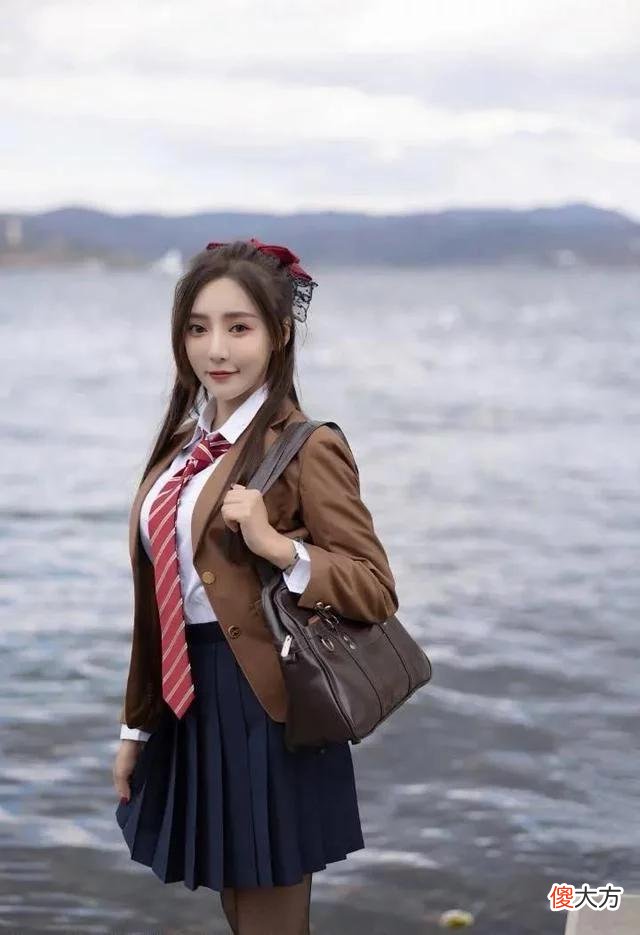 【时尚一点】成熟性感系美女，穿上jk装，你觉得如何