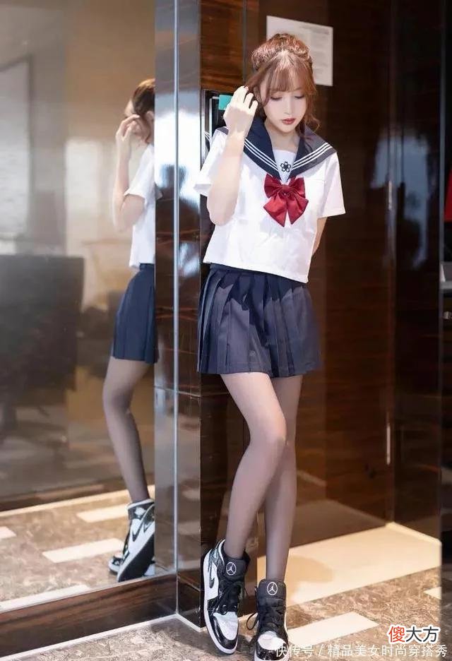 【时尚一点】成熟性感系美女，穿上jk装，你觉得如何