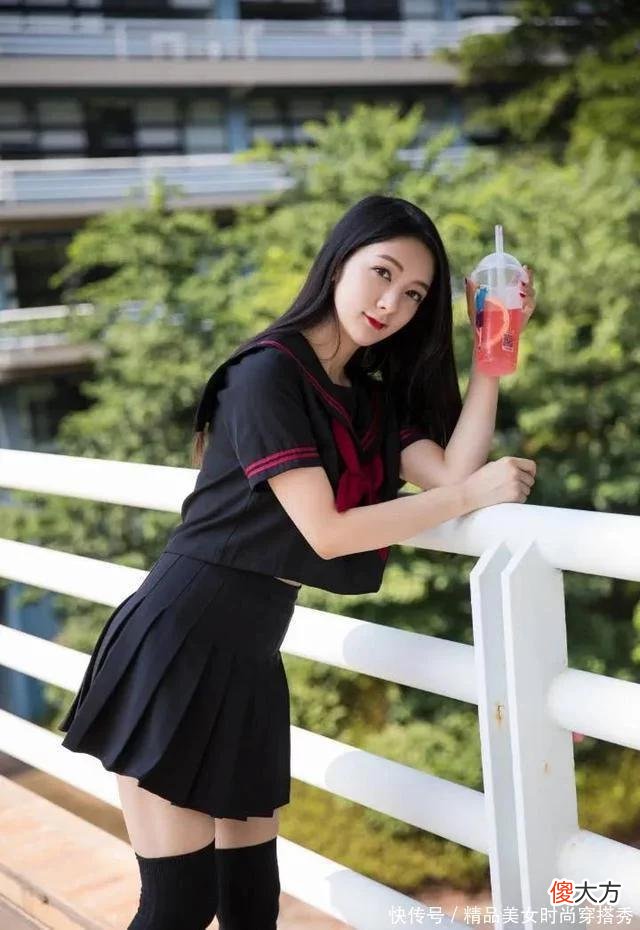 【时尚一点】成熟性感系美女，穿上jk装，你觉得如何
