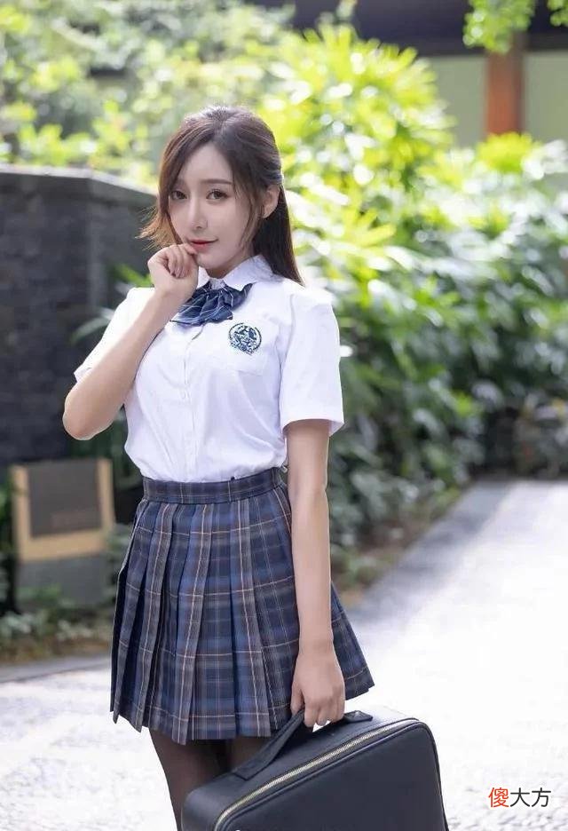 【时尚一点】成熟性感系美女，穿上jk装，你觉得如何