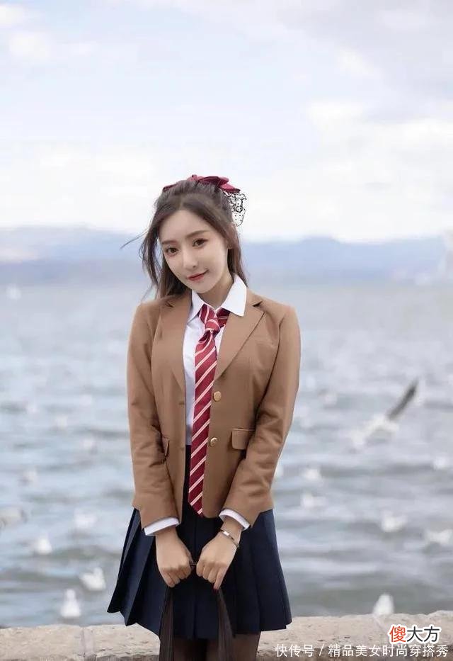 【时尚一点】成熟性感系美女，穿上jk装，你觉得如何