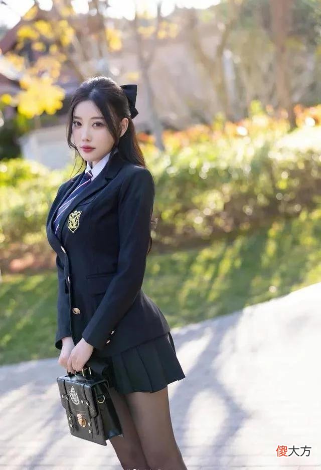 【时尚一点】成熟性感系美女，穿上jk装，你觉得如何