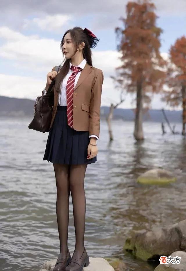 【时尚一点】成熟性感系美女，穿上jk装，你觉得如何