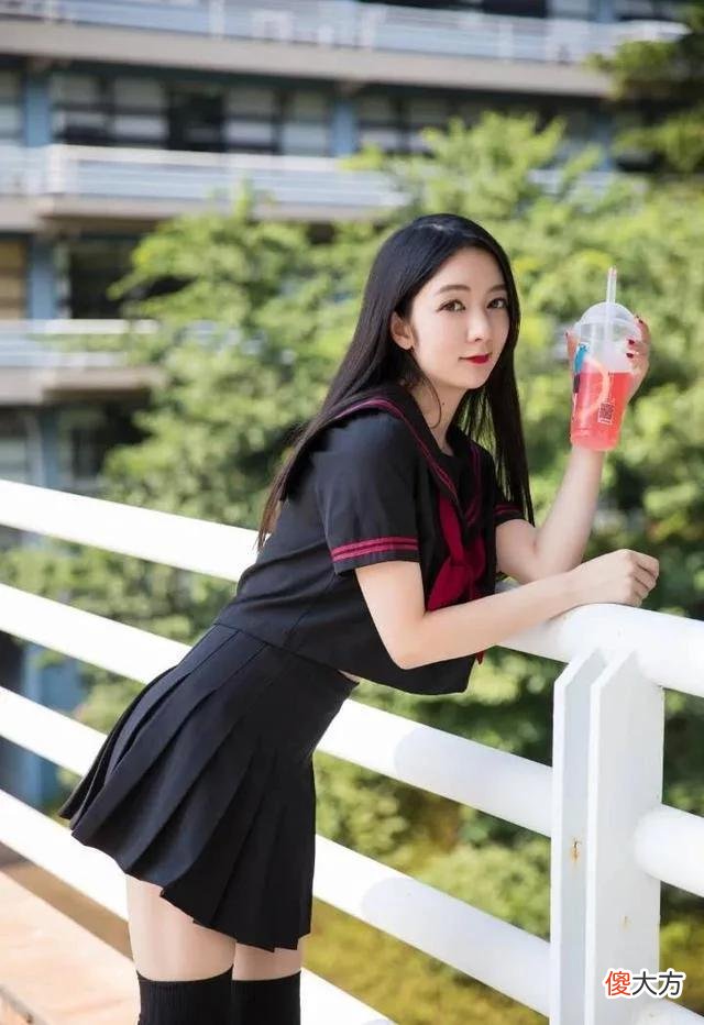 【时尚一点】成熟性感系美女，穿上jk装，你觉得如何