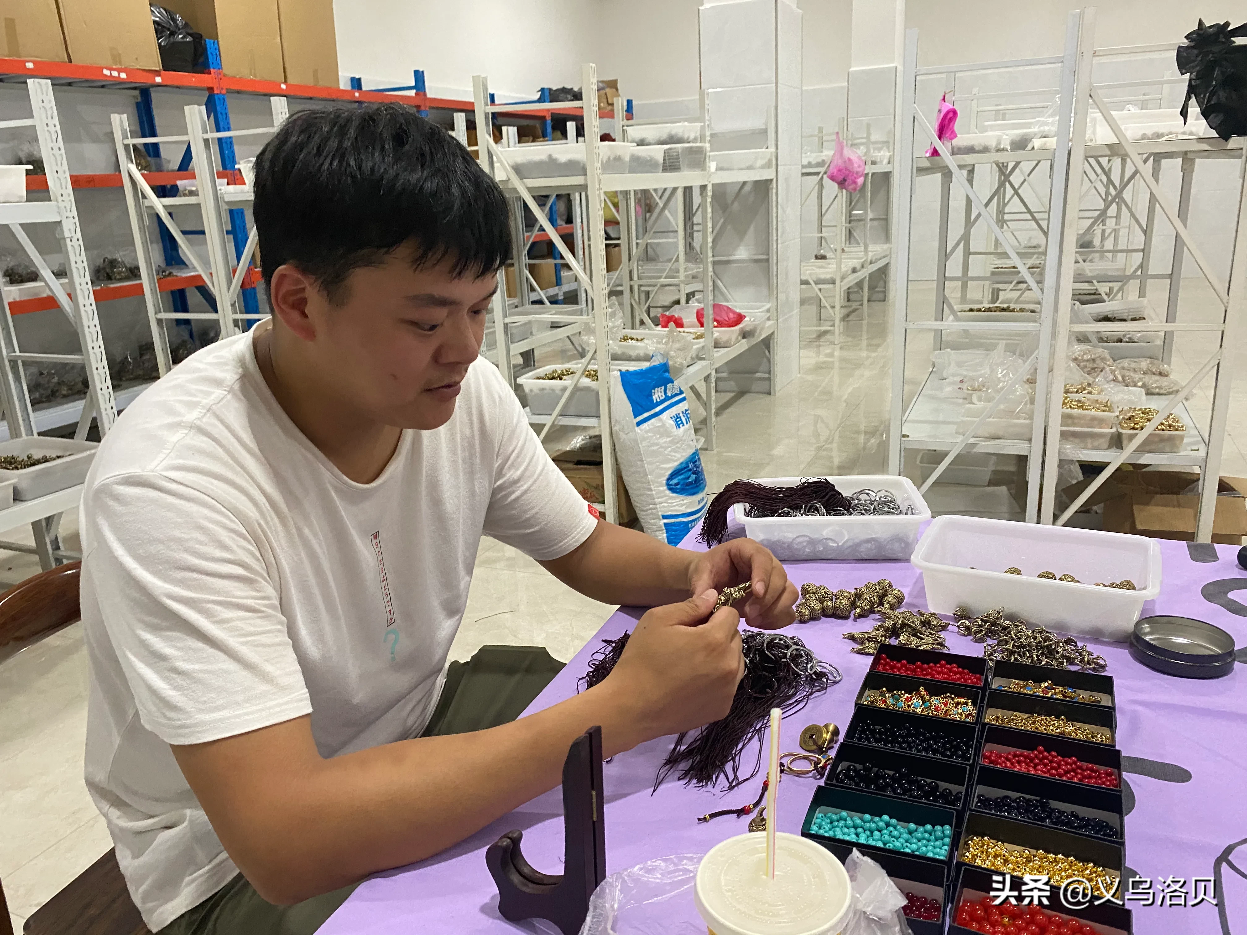我要上微头条 浙江义乌，我买了个黄铜挂件，过两天就变绿了.怎么回事？