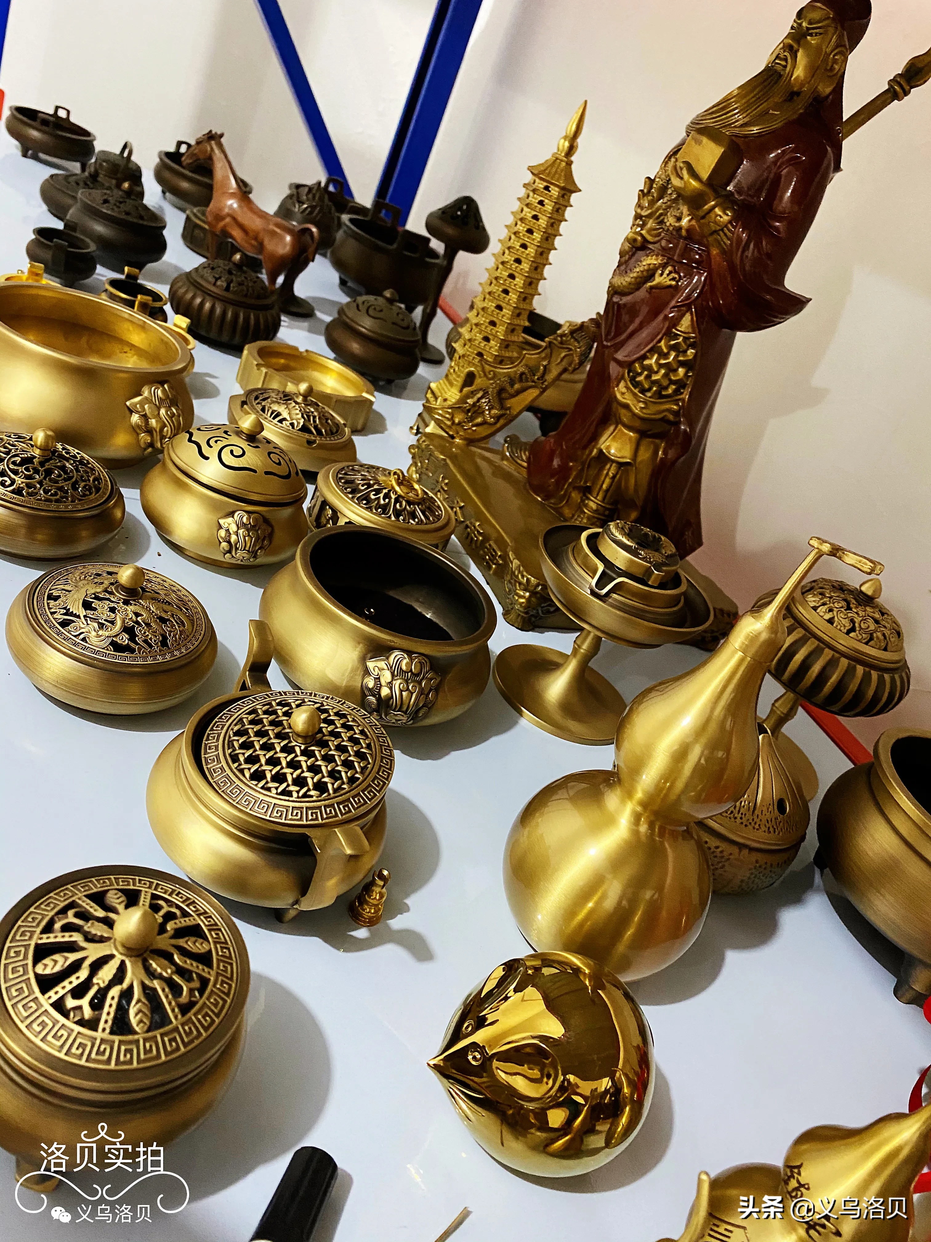 我要上微头条 浙江义乌，我买了个黄铜挂件，过两天就变绿了.怎么回事？